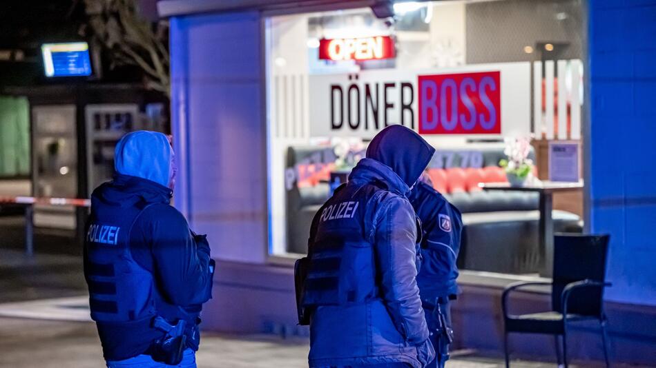 Überfall auf Dönerimbiss - Polizei schiesst auf mutmasslichen Täter