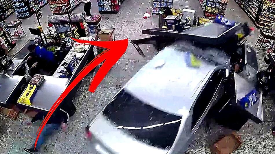 In Kassen gerast: Autofahrer kracht in Supermarkt in Brasilien