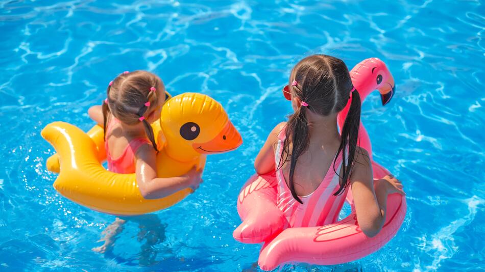 TÜV warnt: Grosse Gefahr durch Schwimmtiere und Luftmatratzen