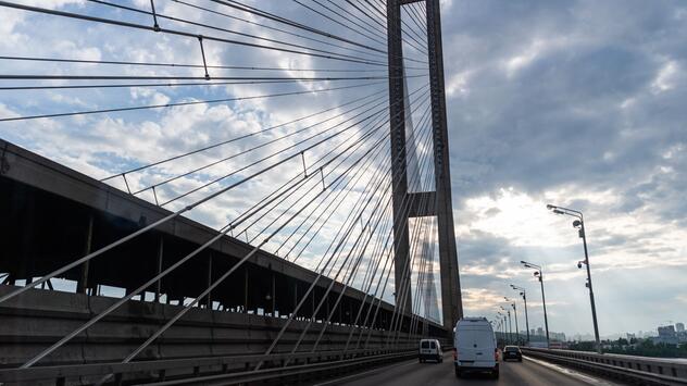 Die Südbrücke in Kiew