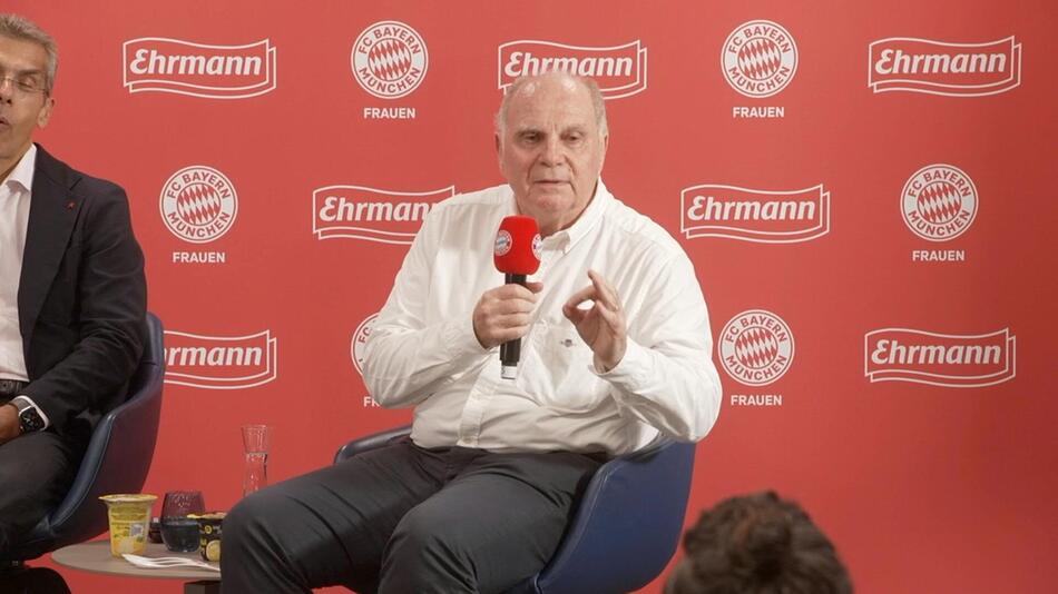 Bayern Münchens Ehrenpräsident Uli Hoeness während eines Sponsorentermins