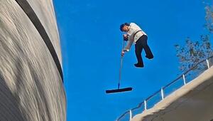 Putzkraft schwebt am Himmel: Optische Illusion lässt Augenzeugen staunen