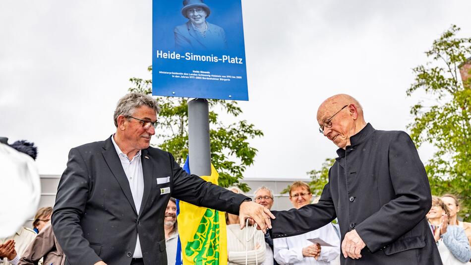 Einweihung Heide-Simonis-Platz in Bordesholm