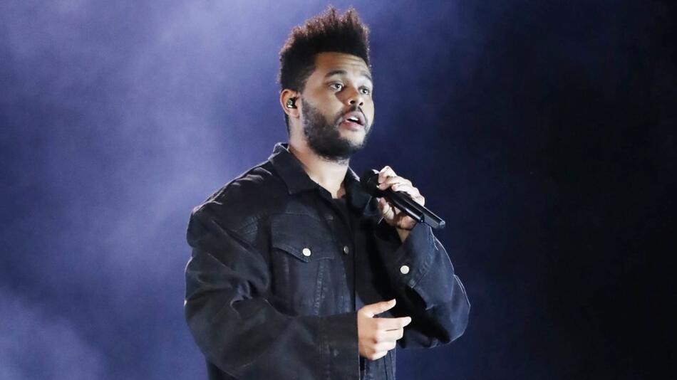 Der Musiker The Weeknd hat sein geplantes Konzert aufgrund der andauernden Brände in Los Angeles ...