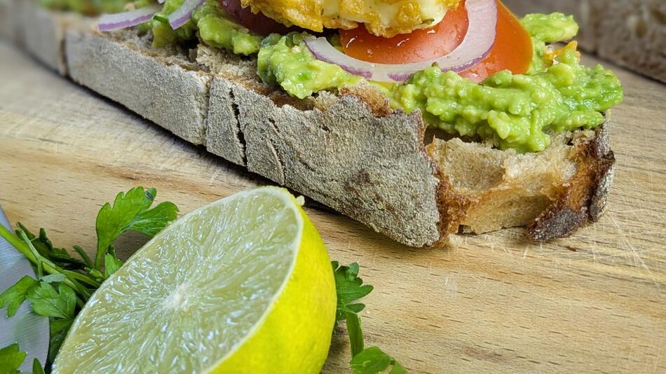 Knuspriger Feta auf Brot