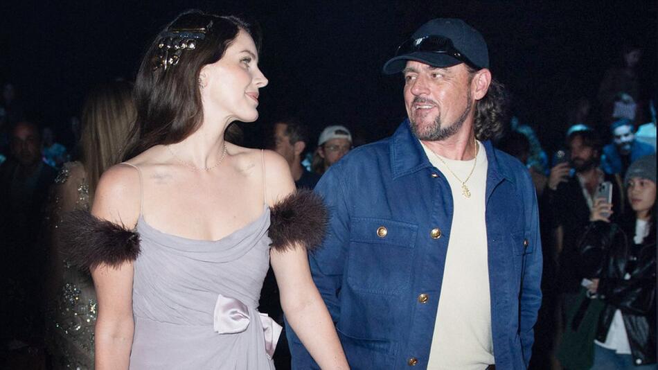 Lana Del Rey mit Ehemann Jeremy Dufrene in Paris.