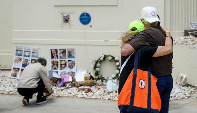 Trauernde gedenken am Bondi Pavilion in Sydney der Opfer des Anschlags