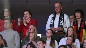 Friedrich Merz, seine Frau Charlotte Merz, Mette Frederiksen und Königin Mary (l.) beim EM-Finale.