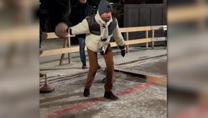 Thomas Müller zeigt sein Talent beim Eisstockschiessen