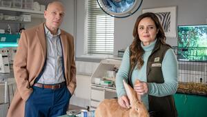 "Tierärztin Dr. Mertens: Zwischen allen Stühlen": Dr. Mertens (r.) bekommt unerwarteten Besuch ...