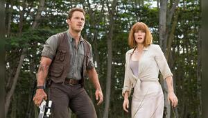"Jurassic World": Owen (Chris Pratt, l.) und Claire (Bryce Dallas Howard) kämpfen um ihr Leben.