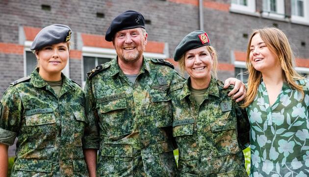 Amalia, Willem-Alexander, Máxima und Ariane in Breda.