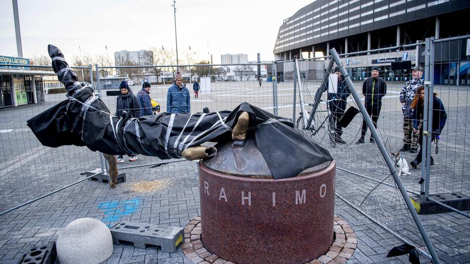 Ibrahimovic-Statue in Malmö an den Füssen abgesägt