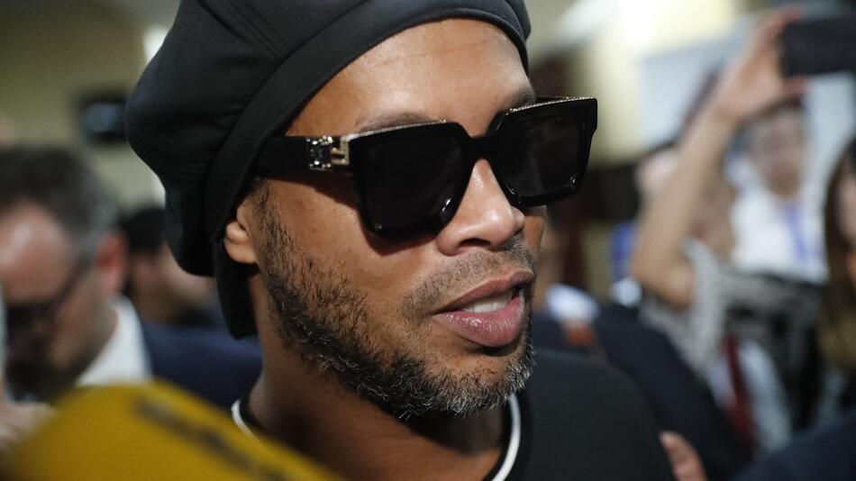 Ronaldinho mit falschem Pass erwischt