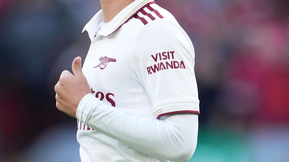 "Visit Ruanda" auf einem Arsenal Trikot