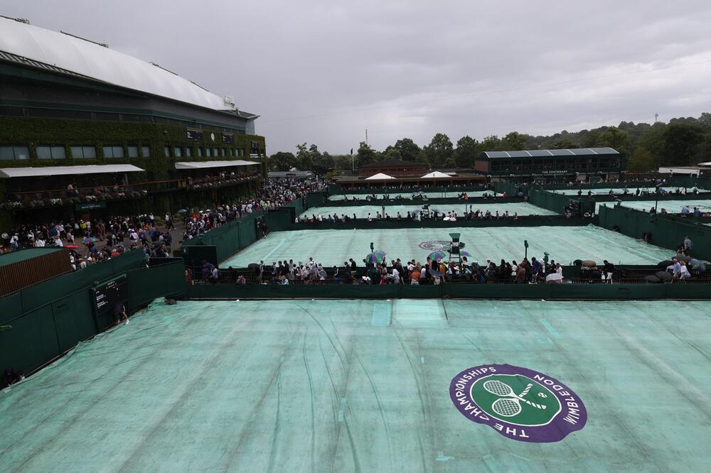 Regenunterbrechung in Wimbledon am Eröffnungstag des Turniers am 3. Juli 2023