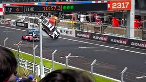 Wagen hebt ab: Fahrer übersteht schweren Crash beim Fuji GT 300km