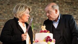 "Wilsberg: Einfach weg": Gemeinsam schneiden Anna Springer (Rita Russek, l.) und Wilsberg ...
