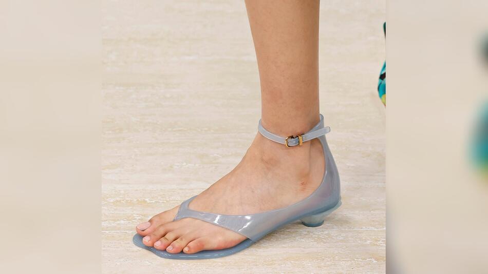 Flip-Flops mit Absatz: Von Fashion Weeks in den Alltag.