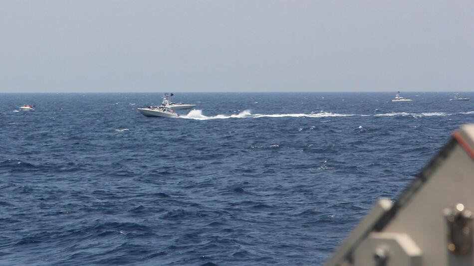 US-Schiffe feuern Warnschüsse wegen iranischen Booten ab