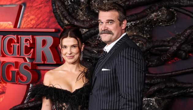 David Harbour und Millie Bobby Brown spielen erneut Vater und Tochter.