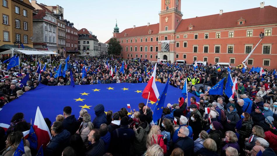 EU-Kommission genehmigt Freigabe von Milliarden-Geldern für Polen