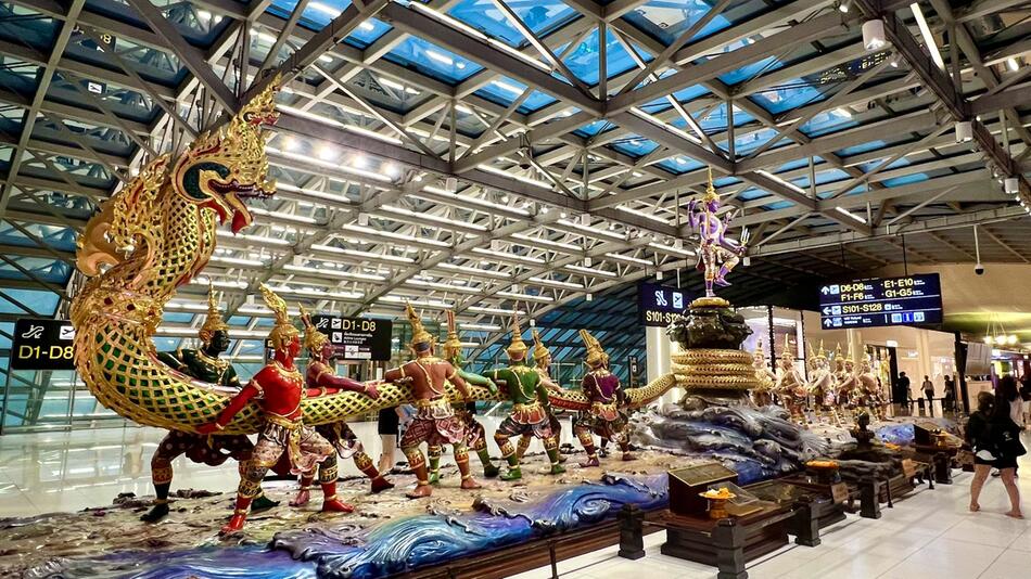 Skulptur im Suvarnabhumi Flughafen in Bangkok