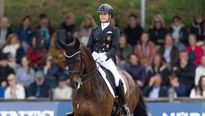 Jessica von Bredow-Werndl und ihr Wallach Diallo bei den Deutschen Meisterschaften im Juni 2025.