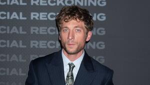 Jeremy Allen White soll eine neue Frau an seiner Seite haben.