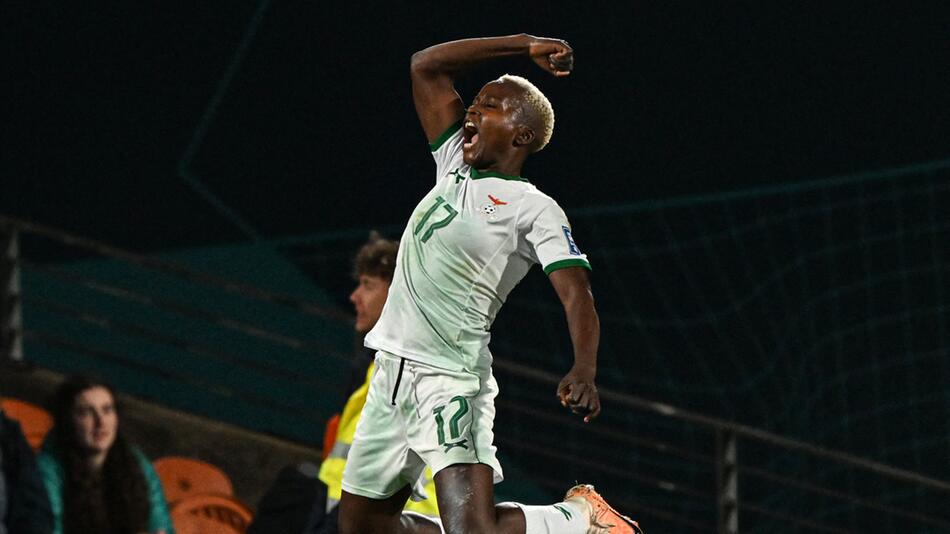 Racheal Kundananji aus Sambia feiert ihr Tor zum 3:1 in der Nachspielzeit gegen Costa Rica