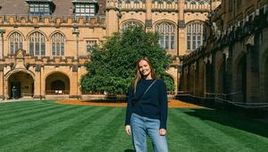 Ingrid Alexandra vor ihrer Universität im australischen Sydney.