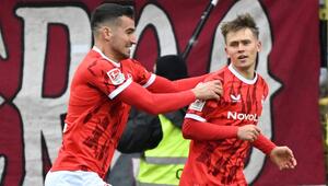 Der Mann des Spiels auf dem Betzenberg: Naatan Skyttä (r.), der einen Hattrick erzielte.