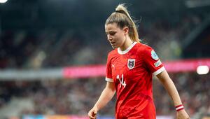 Marie Höbinger im April 2025 beim Länderspiel gegen Deutschland.