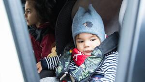 Baby in einem Kindersitz