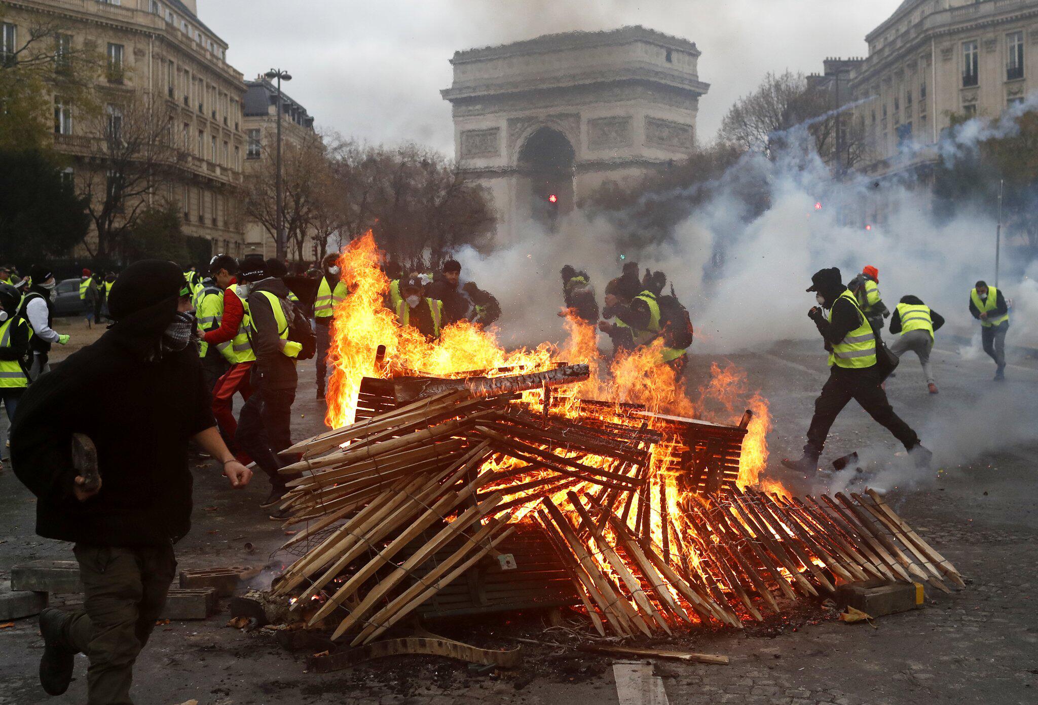 Krawalle bei «Gelbwesten»Protest in Paris Bild der Verwüstung GMX.CH