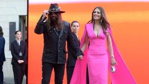 Billy Ray Cyrus und Elizabeth Hurley bei ihrem Red-Carpet-Debüt.