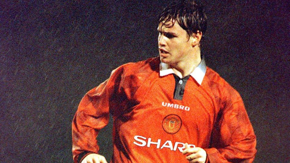 Phil Mulryne 1997 in einem Spiel für Manchester United.