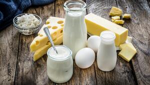 Butter, Käse, Eier auf einem Tisch