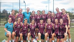 Iranische Fussballspielerinnen trainieren in Australien