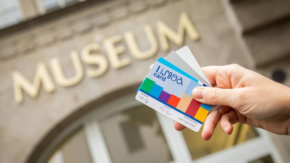 Citypass vor einem Museum