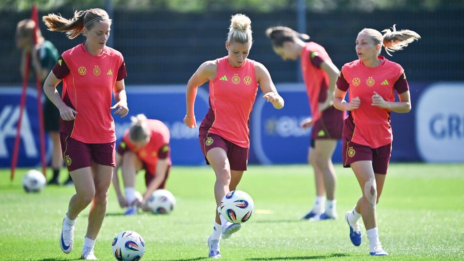 Frauenfussball EM - Training Deutschland