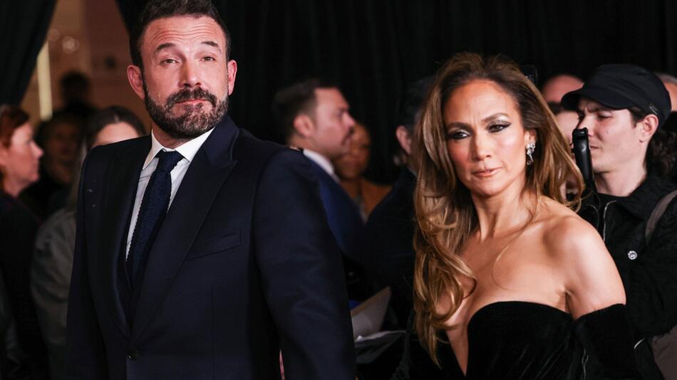 Jennifer Lopez und Ben Affleck bei der Premiere von "This Is Me... Now: A Love Story" im Februar ...