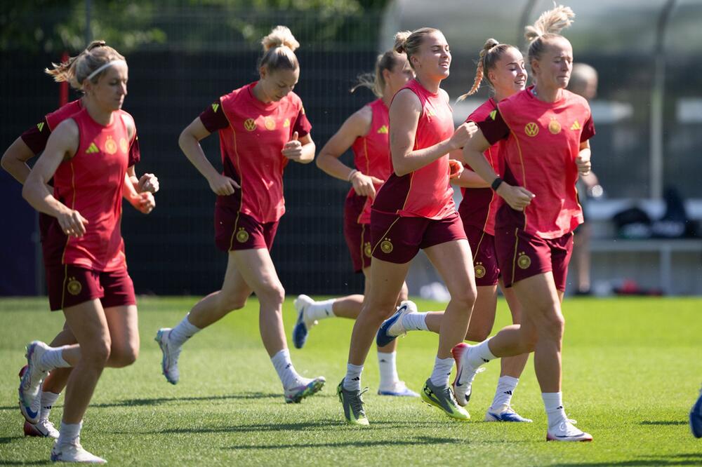 Frauenfussball EM - Training Deutschland