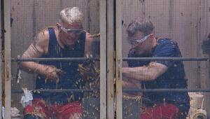 Ein seltener Moment in Action bei der Dschungelprüfung: Normalerweise chillen Hubert Fella (l.) ...