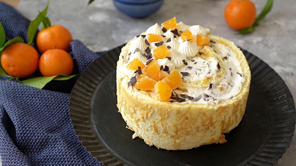 Wickeltorte mit Quarkcreme und Mandarinengelee