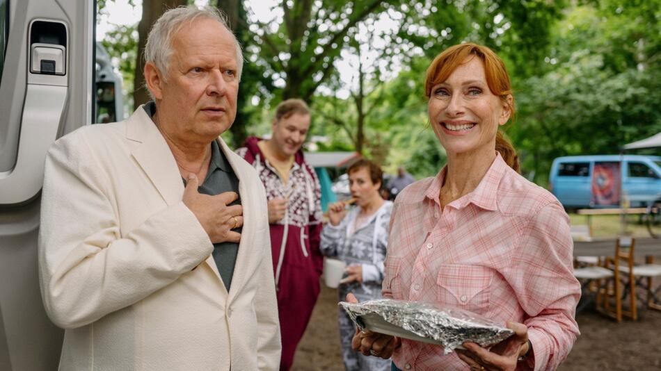 "Familie Bundschuh: Wir machen Camping": Statt einer Auszeit im Hotel geniesst Gundula (Andrea ...