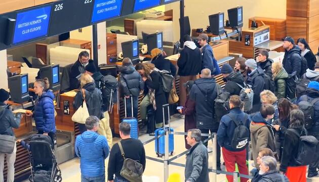 Blitzeis am BER: Flughafen stellt den Betrieb ein