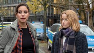 Mila Şahin (Almila Bagriacik, l.) und Elli Krieger (Karoline Schuch) werden in "Tatort: Unter ...