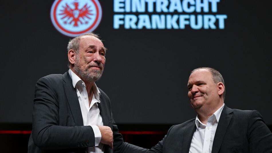 Peter Fischer und Mathias Beck nach der Wahl des SGE-Präsidenten auf der Mitgliederversammlung