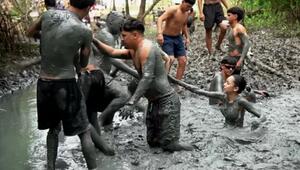 Spass im Schlamm – Karneval in Brasilien mal anders